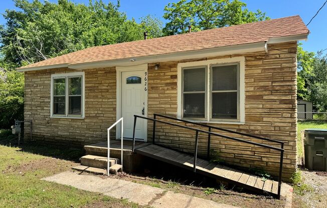 2 Bed 1 Bath home in Midwest City!