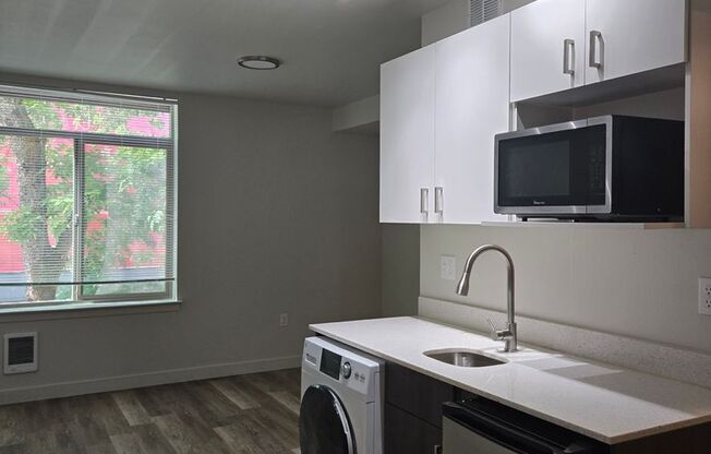 Studio, 1 bath, $1,100, Unit 220-MFTE