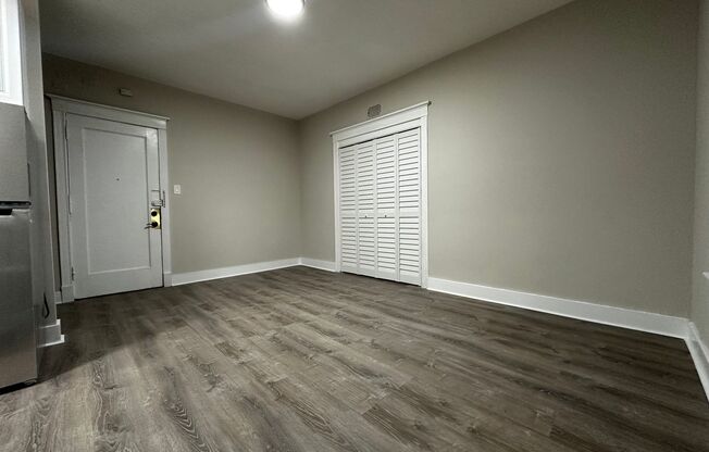 Studio, 1 bath, $1,095, Unit #404