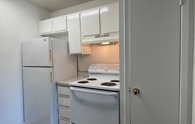 1 bed, 1 bath, 660 sqft, $1,000, Unit 102