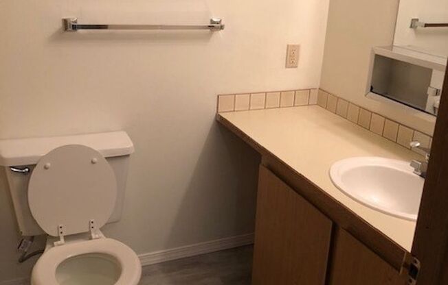 2 beds, 1.5 baths, 900 sqft, $1,600, Unit A306