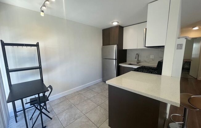 2 beds, 1 bath, $2,610, Unit 3