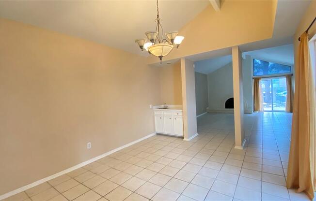 4714 N CASHEL CIR