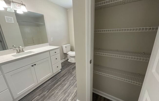 1 bed, 1 bath, 871 sqft, $1,450, Unit 2758-4 Pearl Remodel