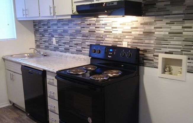 2 beds, 1 bath, 850 sqft, $1,199, Unit A04