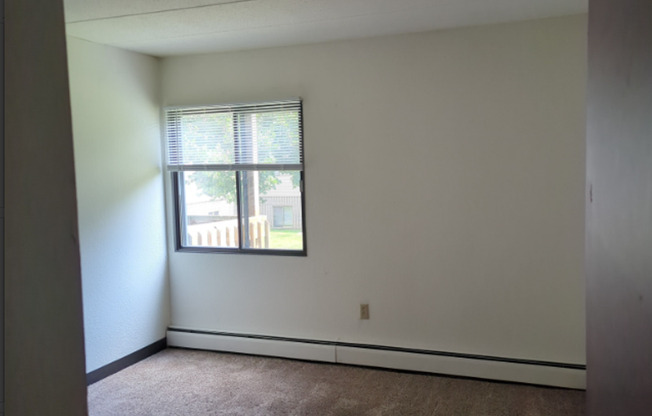 2 beds, 1.5 baths, 1,000 sqft, $1,050, Unit 106