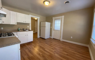 1 bed, 1 bath, 800 sqft, $995, Unit 60B