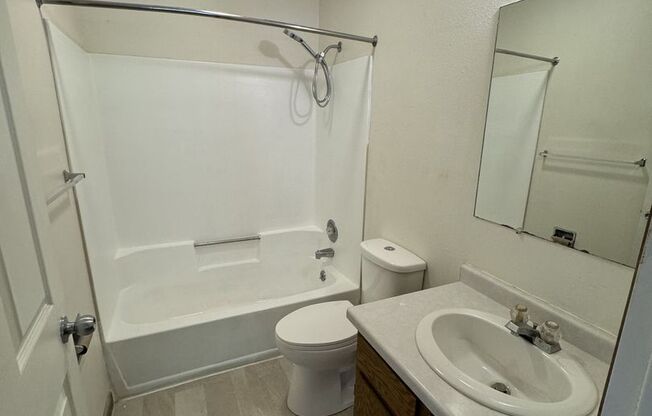 2 beds, 1 bath, $995