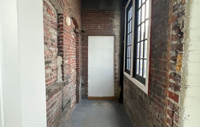 2 beds, 1 bath, 725 sqft, $2,275, Unit 527