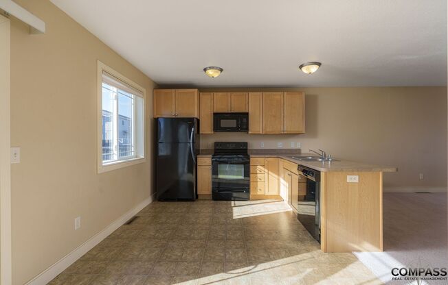 SPACIOUS TOWNHOME CONVENIENTLY LOCATED WITH IN-UNIT LAUNDRY