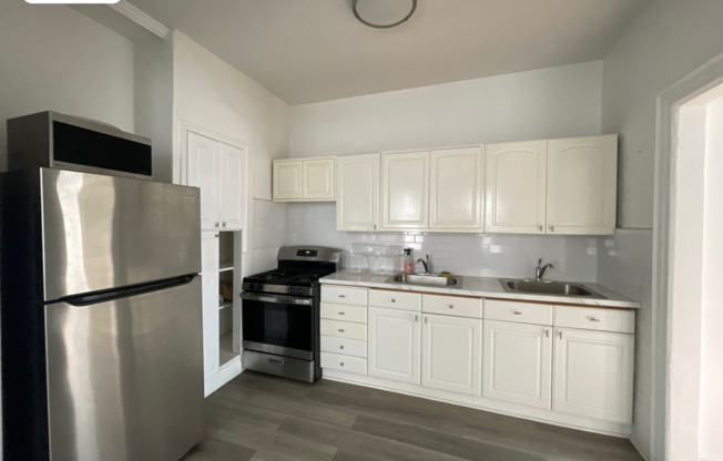 4 beds, 1 bath, $3,500, Unit 2L