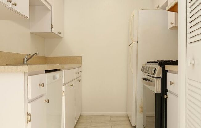 Spacious 2 Bedroom 2 Bath with Garage Available Now!