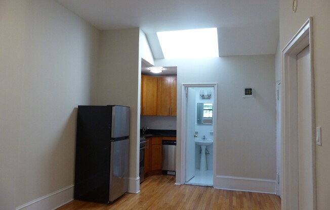 1 bed, 1 bath, $2,700, Unit 4A