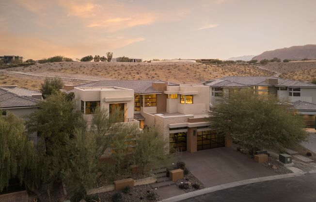 Exceptional 3-Bedroom Home in the Ridges