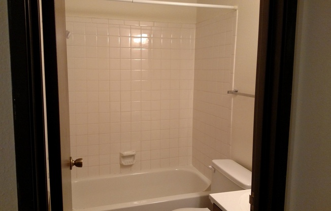 1 bed, 1 bath, $650, Unit 15