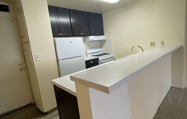 1 bed, 1 bath, 600 sqft, $1,050, Unit 211