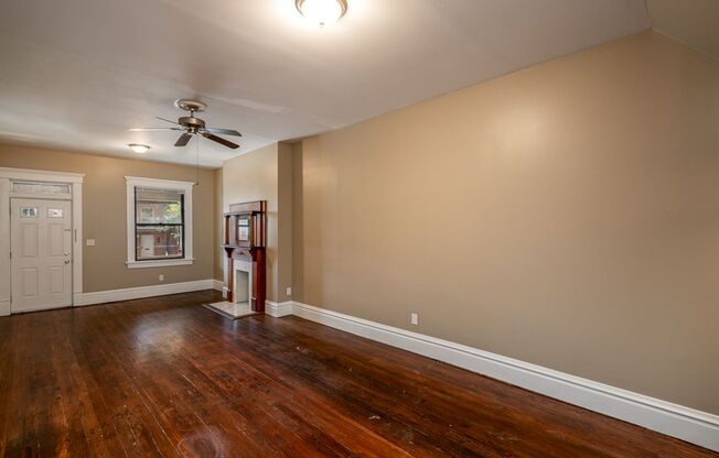 2 beds, 1 bath, $1,675, Unit 860 Summit St.