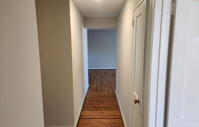 2 beds, 1 bath, 897 sqft, $2,335, Unit F-14