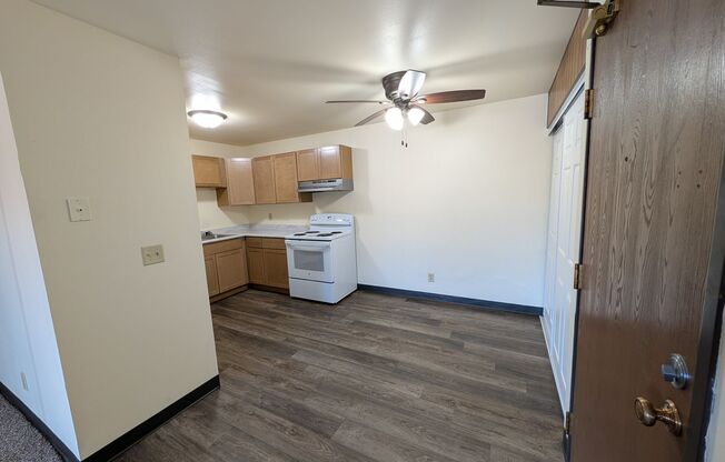 2 beds, 1 bath, 970 sqft, $1,299, Unit FB   2135