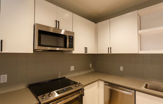 2 beds, 2 baths, 949 sqft, $2,600, Unit #301