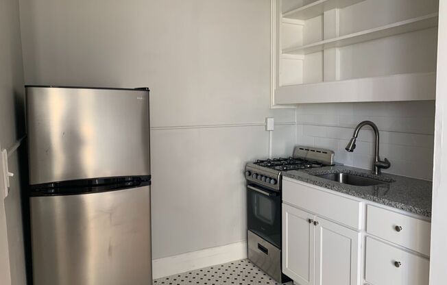 Studio, 1 bath, 300 sqft, $1,550, Unit Unit 611