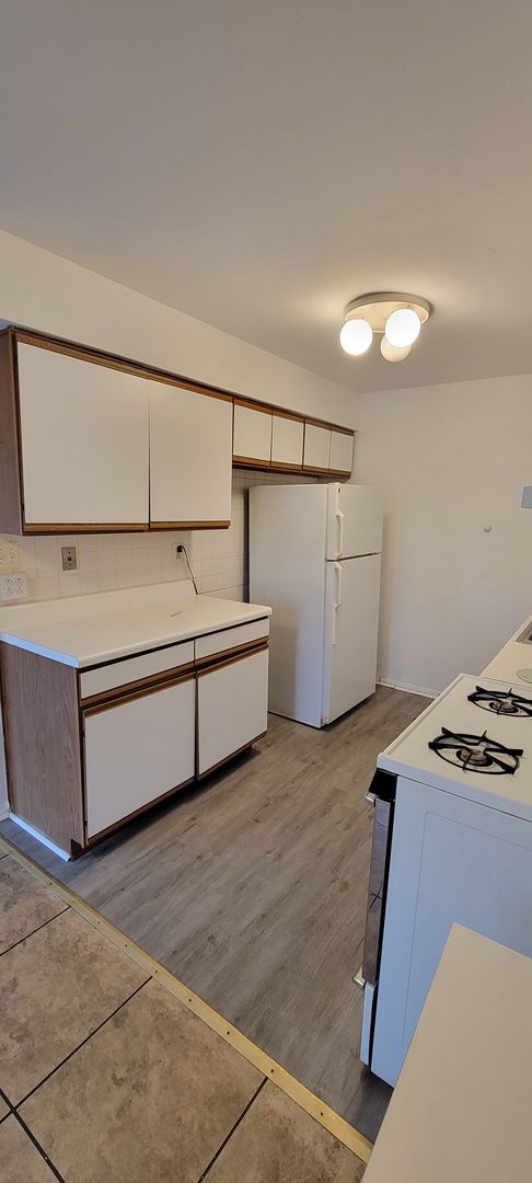 2 beds, 2 baths, $1,600, Unit #205