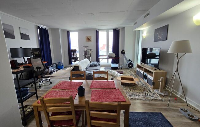 1 bed, 1 bath, 737 sqft, $1,995, Unit 5D