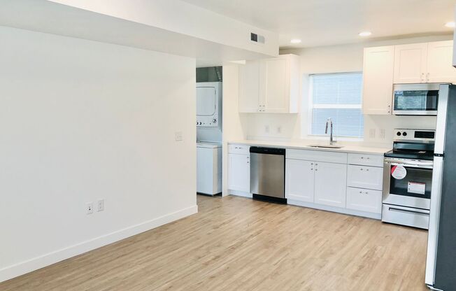 1 bed, 1 bath, 621 sqft, $1,375, Unit 12