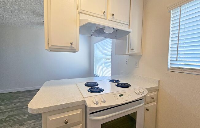2 beds, 1 bath, 704 sqft, $1,995, Unit 202