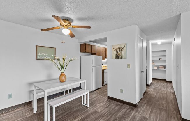 2 beds, 1 bath, 830 sqft, $1,398, Unit E-204