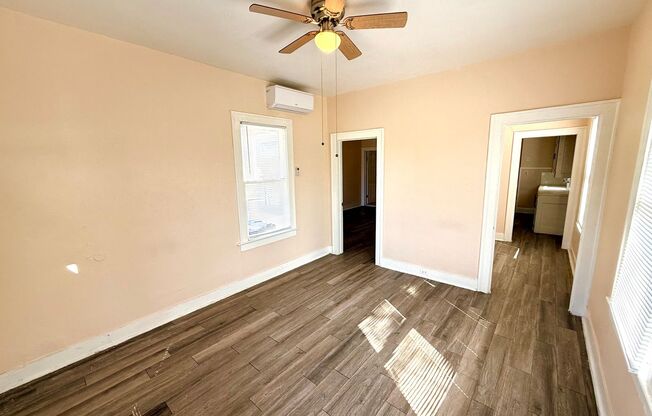 AVAILABLE NOW! 1 Bedroom / 1 Bath Duplex Near St. Philip's College!