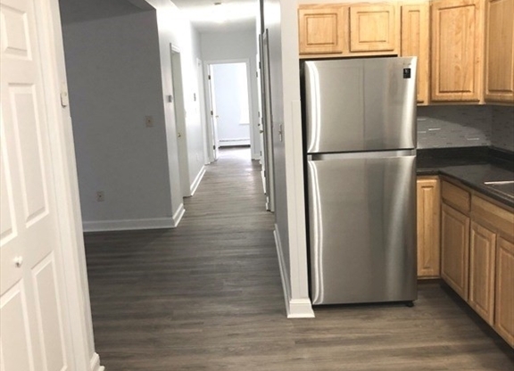 4 beds, 1 bath, 1,200 sqft, $5,600, Unit 3(2B)