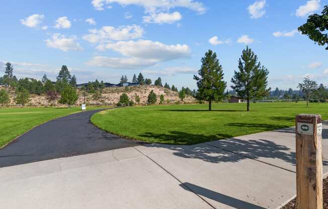 RangeApartments_Bend_OR_WalkingTrail