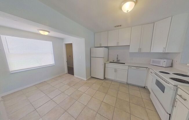 Freshly renovated 3/1
