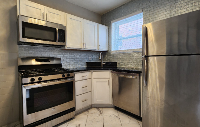 7512 CROMWELL