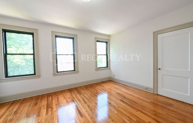 2 beds, 1 bath, $1,550, Unit C1