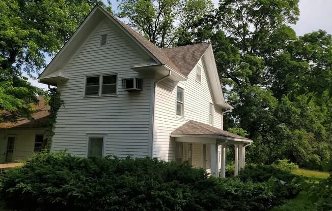 Older country home south of Columbia off Old Plank Road, lease through 6/30/25 only, near Coopers Landing and Missouri River