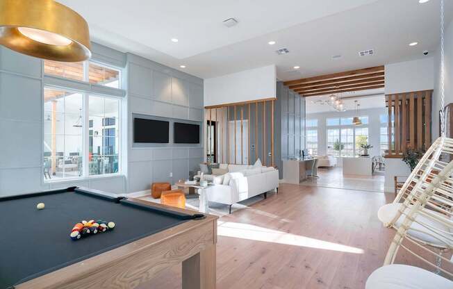 additional photo for property listing at chic digs with room to stretch out in the village 22 car