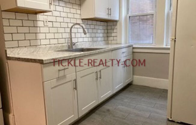 1 bed, 1 bath, $995, Unit S10