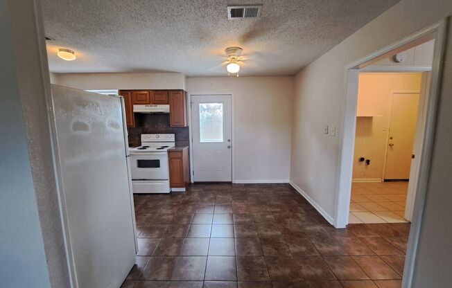 3 beds, 2 baths, $1,495