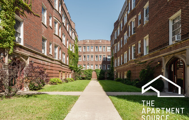 2010 W Foster Ave