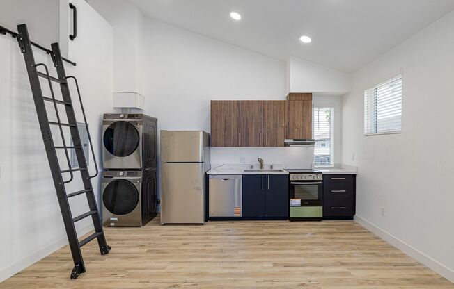 Studio, 1 bath, 434 sqft, $2,245, Unit 708