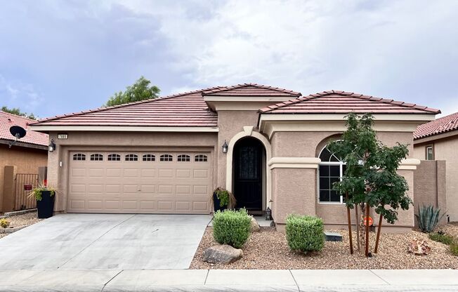 Gorgeous 1 story single home, 3 beds, 2 baths, granite kitchen with stainless steel appliances with pool and spa.