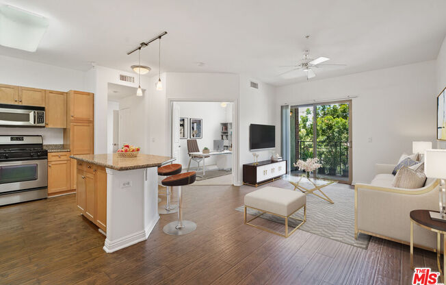 1 bed, 1 bath, 910 sqft, $2,900, Unit 355
