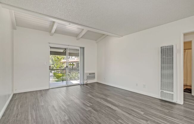 2 beds, 1 bath, 935 sqft, $2,600, Unit 30
