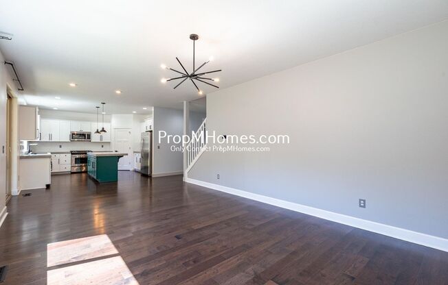 Updated Luxury Home on Mount Scott - 4 Bedrooms!