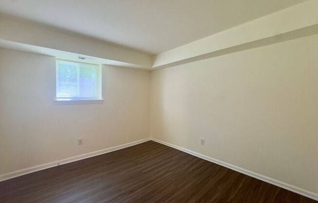Midwood Apartments in Kenilworth Park, Baltimore, MD!
