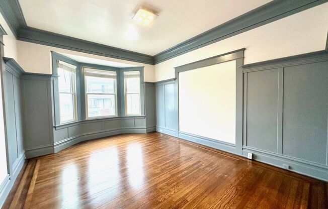 Large, Elegant Home Near USF w/ 6BR, 3BA Laundry, Yard, More!