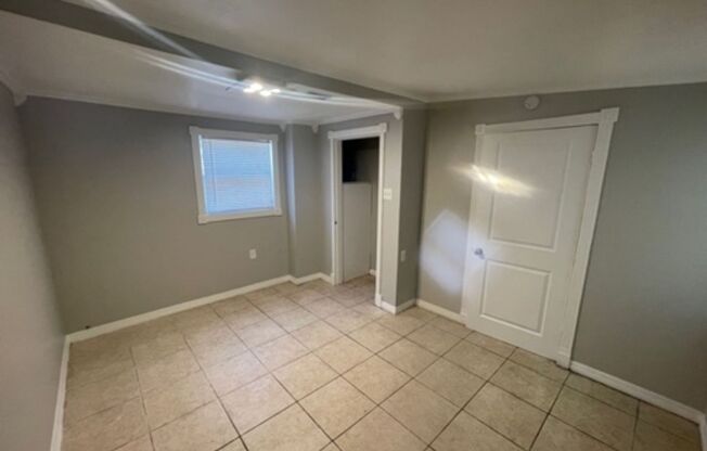 3 beds, 1 bath, $2,495