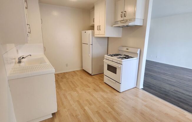 1913 11th St - TWO bedrooms AVAILABALE !